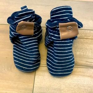 Robeez blue and white striped booties with leather detail | 6-12 months |